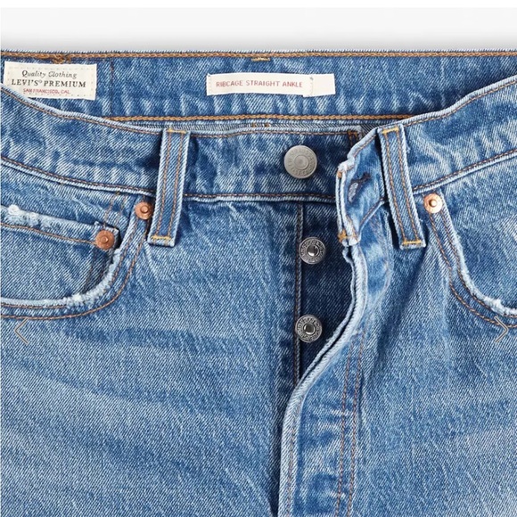 Levi’s Ribcage Jeans - Picture 3 of 5